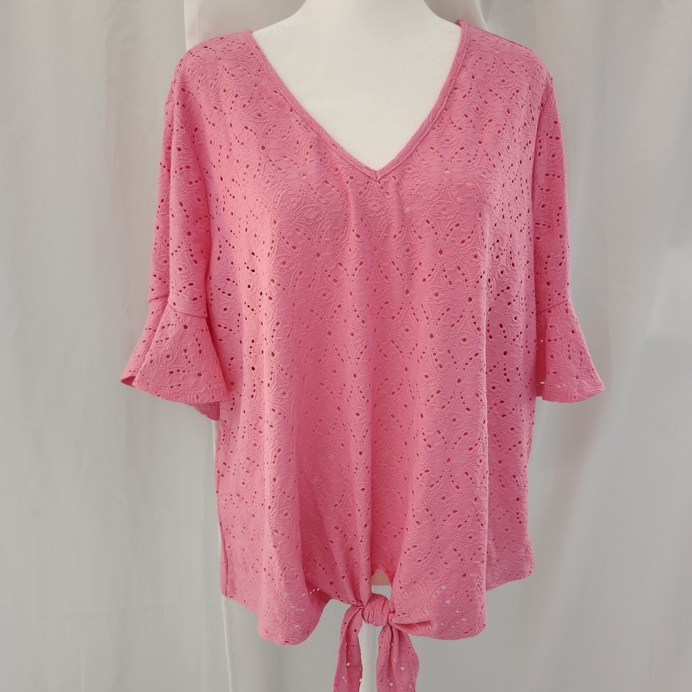 89th & Madison Size 1X Pink Eyelet V-Neck Top